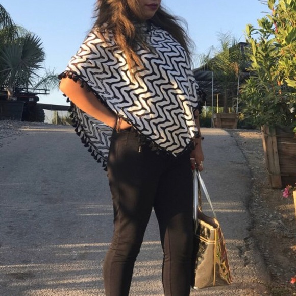 Poncho - Picture 3 of 3